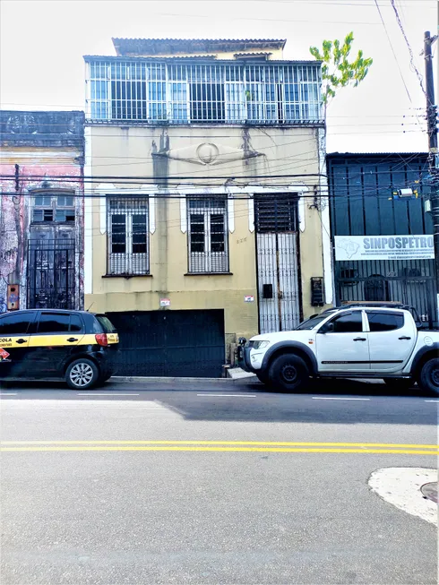 Foto 1 de Sobrado com 5 Quartos para alugar, 840m² em Centro, Manaus