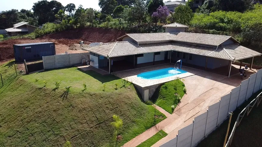 Foto 1 de Fazenda/Sítio com 3 Quartos à venda, 1000m² em Zona Rural, Itatiaiuçu