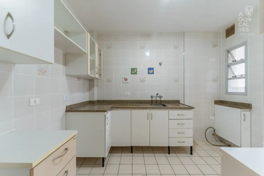 Foto 1 de Apartamento com 3 Quartos à venda, 105m² em Champagnat, Curitiba