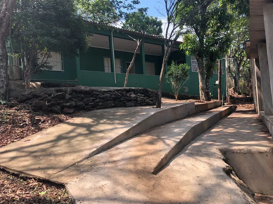 Foto 1 de Fazenda/Sítio com 4 Quartos à venda, 1100m² em Zona Rural, Cássia