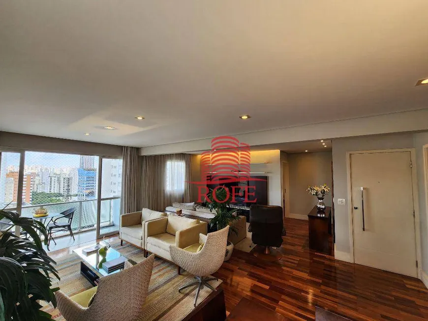 Foto 1 de Apartamento com 3 Quartos para venda ou aluguel, 145m² em Moema, São Paulo