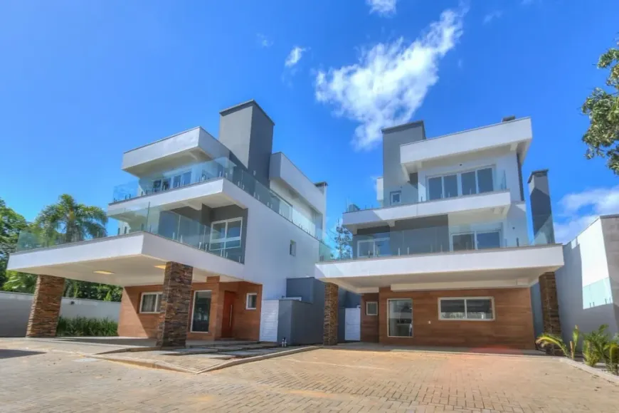 Foto 1 de Casa de Condomínio com 3 Quartos à venda, 300m² em Ipanema, Porto Alegre