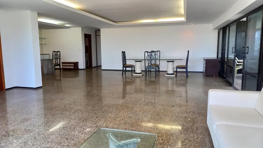 Foto 1 de Apartamento com 5 Quartos para alugar, 370m² em Praia do Futuro I, Fortaleza