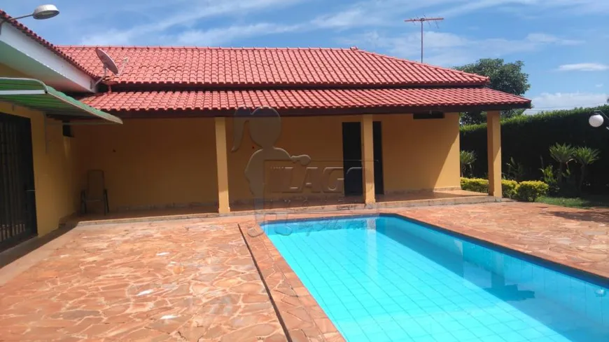 Foto 1 de Fazenda/Sítio com 3 Quartos à venda, 180m² em Zona Rural, Jardinópolis