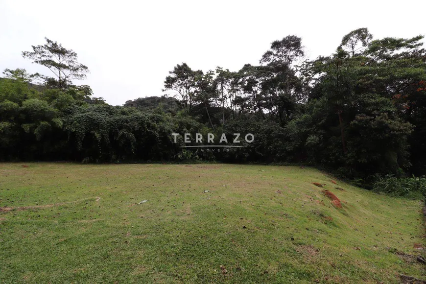 Foto 1 de Lote/Terreno à venda, 3344m² em Granja Comary, Teresópolis