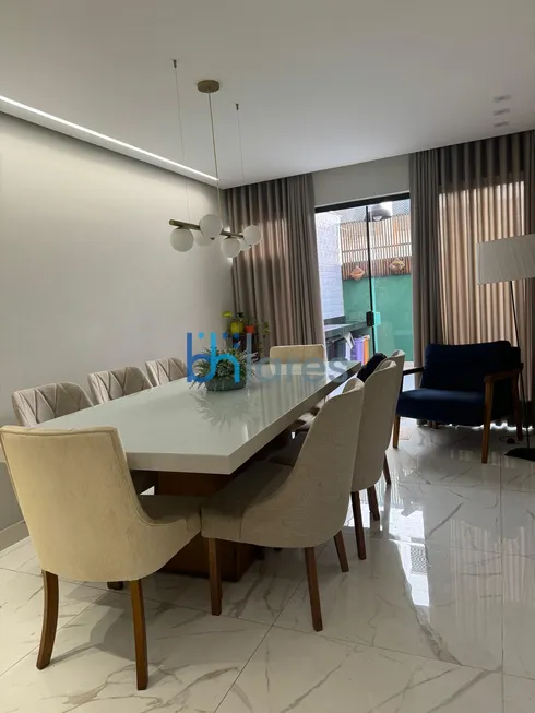 Foto 1 de Apartamento com 3 Quartos à venda, 220m² em Manacás, Belo Horizonte