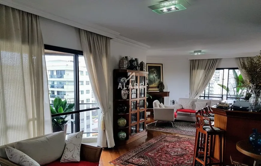 Foto 1 de Apartamento com 4 Quartos à venda, 216m² em Campo Belo, São Paulo