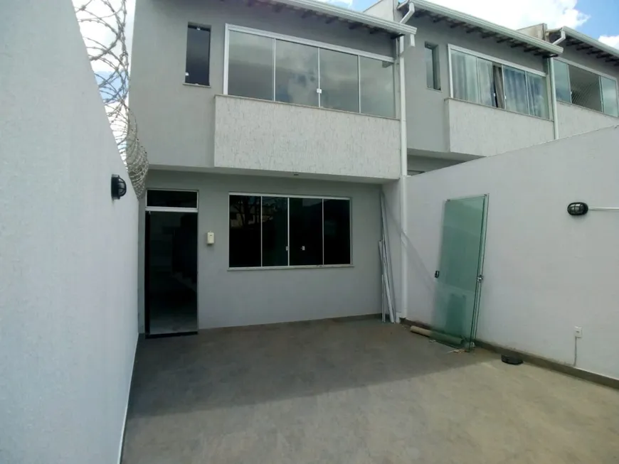 Foto 1 de Casa com 3 Quartos à venda, 130m² em Santa Mônica, Belo Horizonte