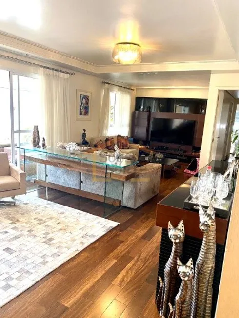 Foto 1 de Apartamento com 3 Quartos à venda, 162m² em Barra Funda, São Paulo