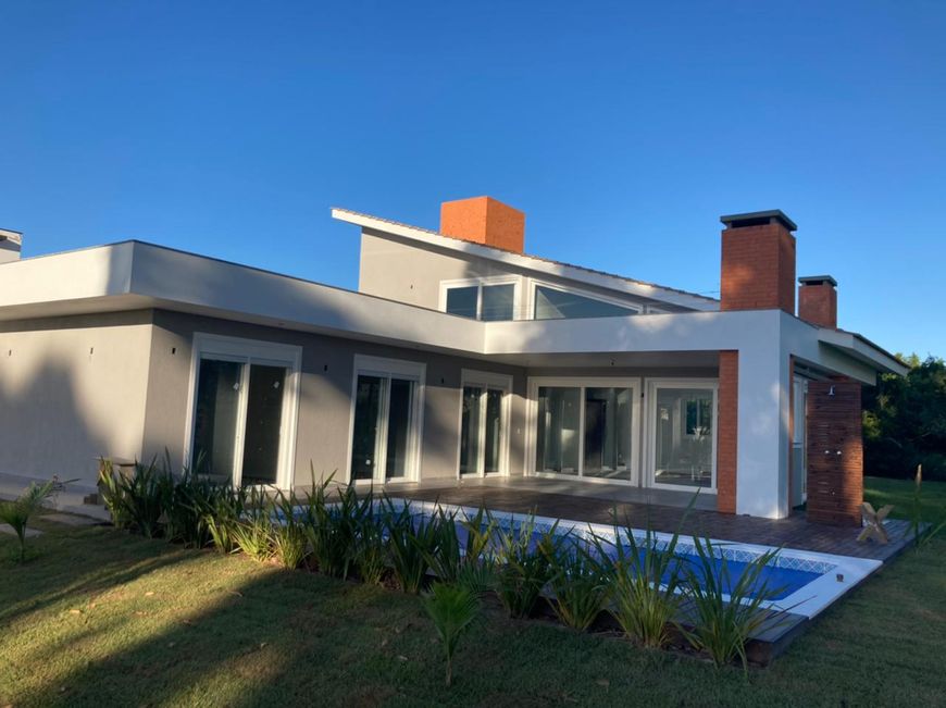 Foto 1 de Casa com 4 Quartos à venda, 241m² em Araçatuba, Imbituba