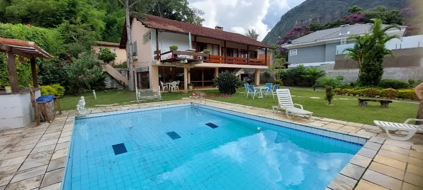 Foto 1 de Casa com 4 Quartos à venda, 228m² em Carlos Guinle, Teresópolis