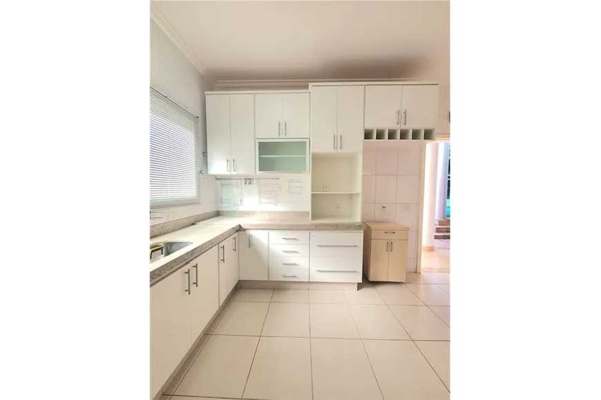 Foto 1 de Casa de Condomínio com 4 Quartos para alugar, 350m² em Jardins Barcelona, Uberlândia