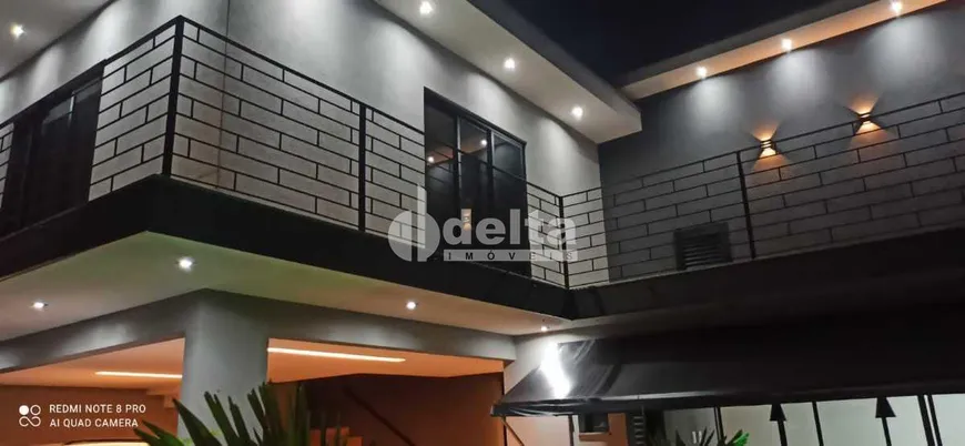 Foto 1 de Casa com 3 Quartos à venda, 250m² em Alto Umuarama, Uberlândia