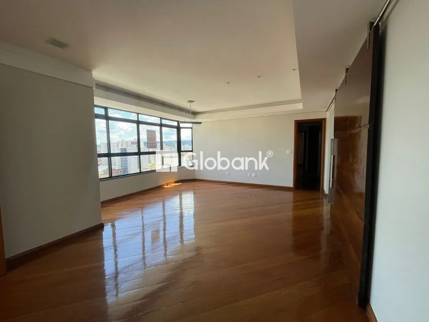 Foto 1 de Apartamento com 3 Quartos para alugar, 144m² em Centro, Montes Claros