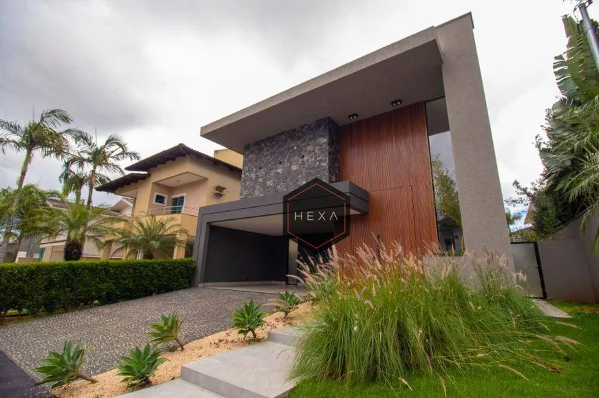 Foto 1 de Casa de Condomínio com 4 Quartos à venda, 304m² em Jardins Madri, Goiânia