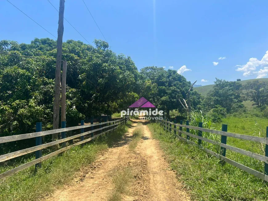 Foto 1 de Fazenda/Sítio com 3 Quartos à venda, 60m² em Zona Rural, Lavrinhas