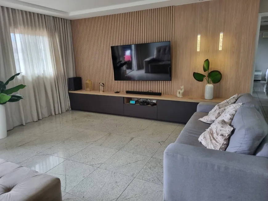 Foto 1 de Apartamento com 3 Quartos à venda, 136m² em Ponta Verde, Maceió