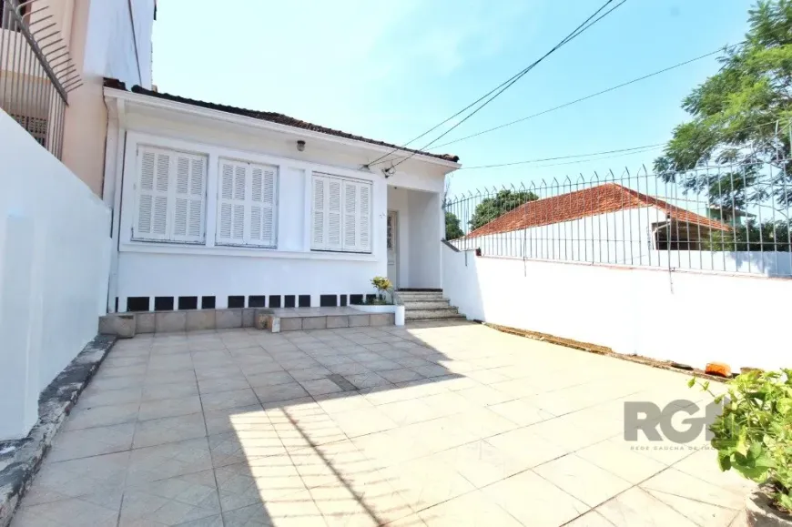 Foto 1 de Casa com 3 Quartos para alugar, 120m² em Teresópolis, Porto Alegre