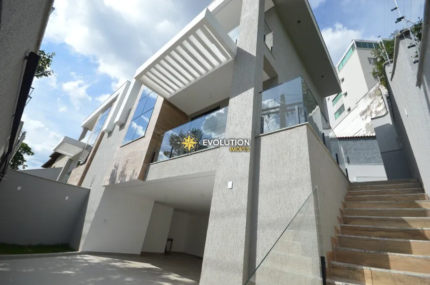 Foto 1 de Casa com 3 Quartos à venda, 200m² em Ouro Preto, Belo Horizonte