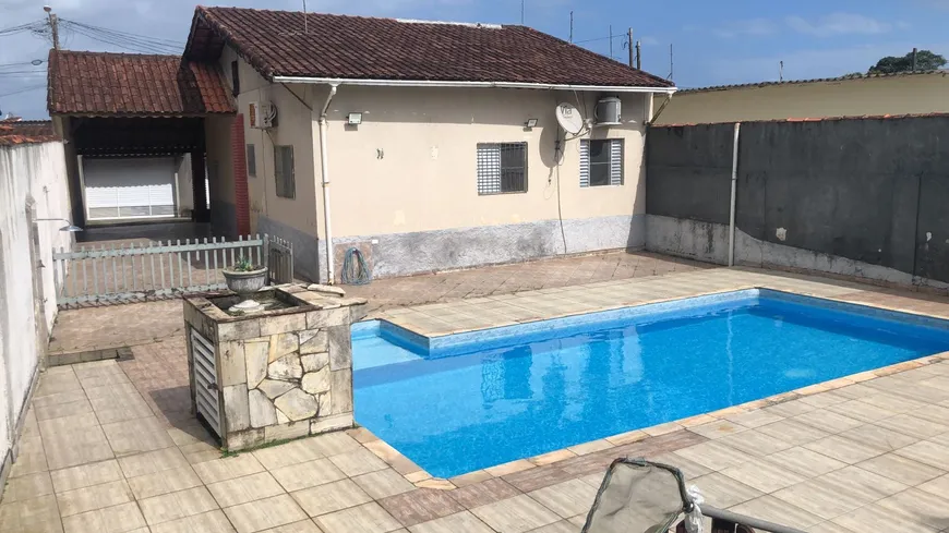 Foto 1 de Casa com 2 Quartos à venda, 55m² em Califórnia, Itanhaém