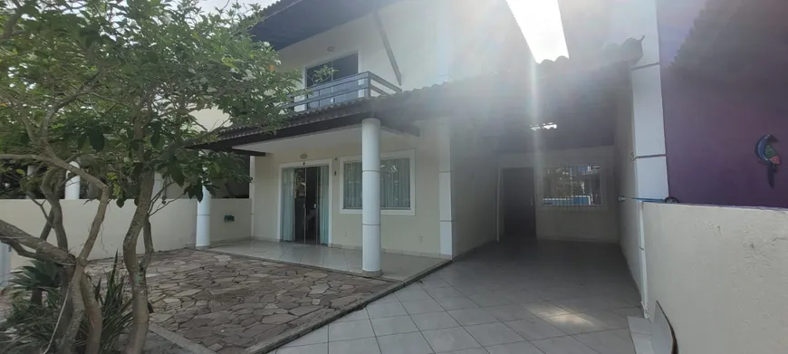 Foto 1 de Casa de Condomínio com 4 Quartos à venda, 156m² em Buraquinho, Lauro de Freitas