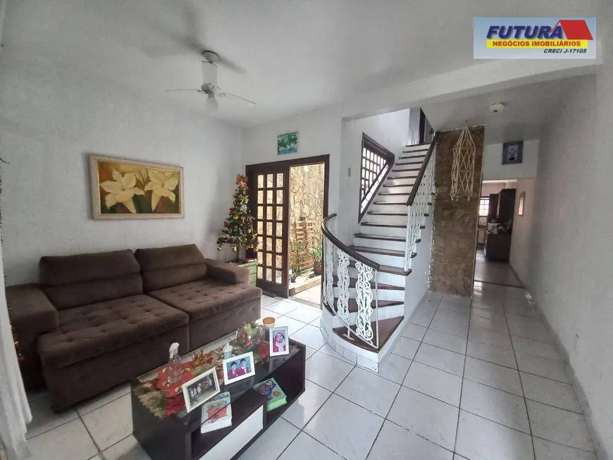 Foto 1 de Casa com 3 Quartos para alugar, 145m² em Centro, São Vicente