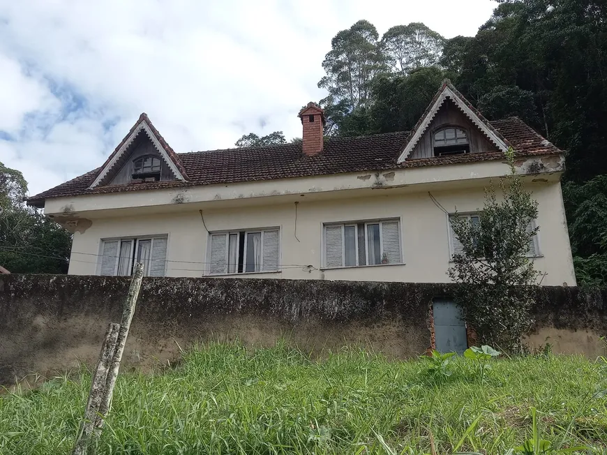 Foto 1 de Casa com 3 Quartos à venda, 150m² em Quarteirão Ingelhein, Petrópolis