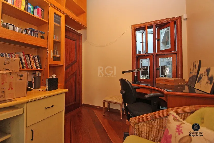 Foto 1 de Casa com 3 Quartos à venda, 278m² em Medianeira, Porto Alegre