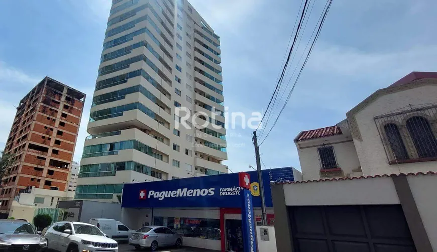 Foto 1 de Apartamento com 4 Quartos para alugar, 396m² em Fundinho, Uberlândia