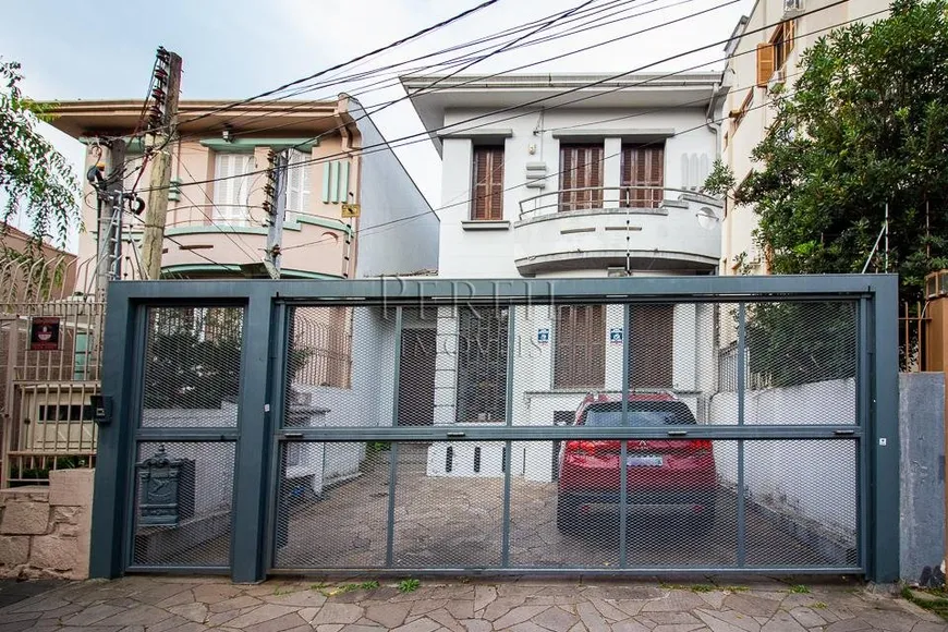 Foto 1 de Casa com 4 Quartos à venda, 280m² em Rio Branco, Porto Alegre