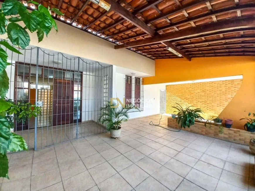 Foto 1 de Casa com 4 Quartos à venda, 244m² em Lagoa Nova, Natal