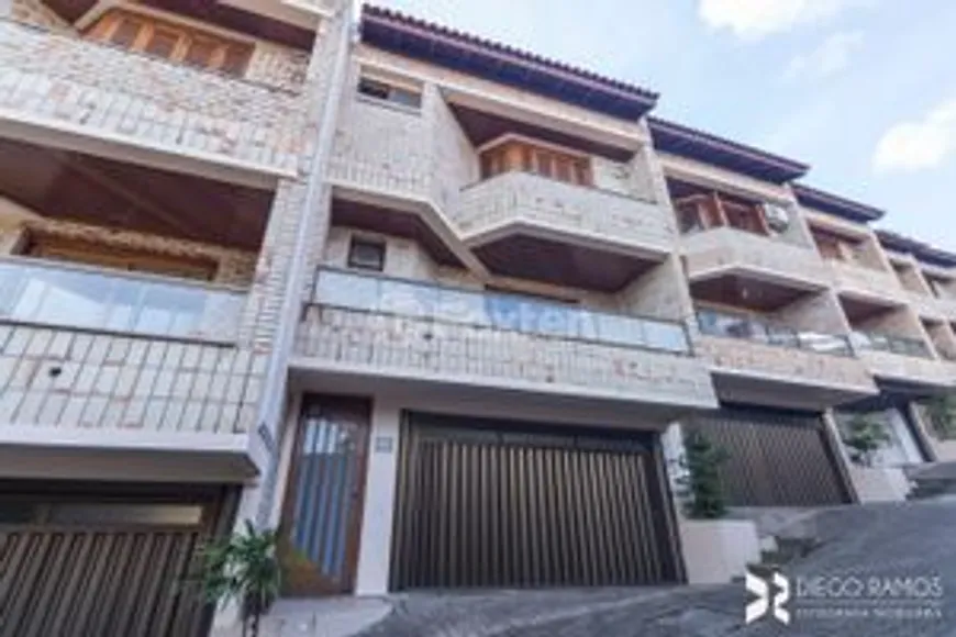 Foto 1 de Casa de Condomínio com 3 Quartos à venda, 237m² em Ipanema, Porto Alegre