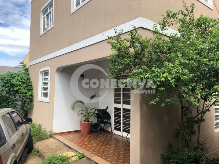 Foto 1 de Casa com 4 Quartos à venda, 449m² em Setor Centro Oeste, Goiânia
