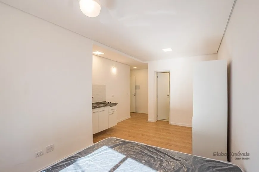Foto 1 de Apartamento com 1 Quarto para alugar, 17m² em Aclimação, São Paulo
