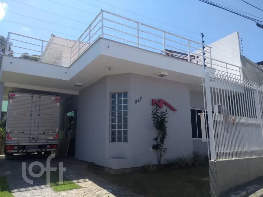 Foto 1 de Casa com 2 Quartos à venda, 139m² em Agronômica, Florianópolis