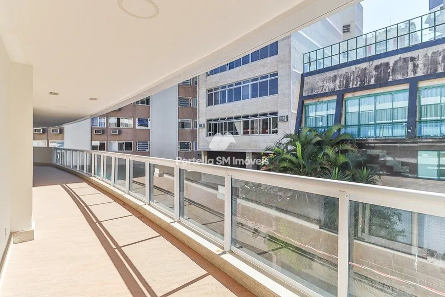 Foto 1 de Apartamento com 4 Quartos à venda, 179m² em Lagoa, Rio de Janeiro