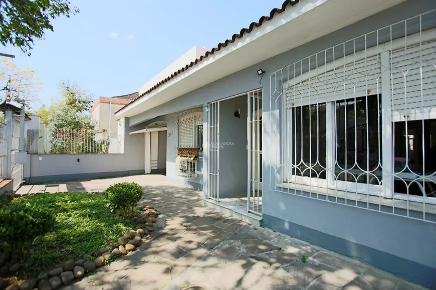 Foto 1 de Casa com 3 Quartos à venda, 316m² em Nonoai, Porto Alegre