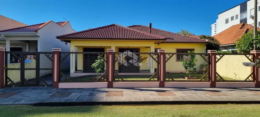 Foto 1 de Casa com 3 Quartos à venda, 238m² em Centro, Tramandaí