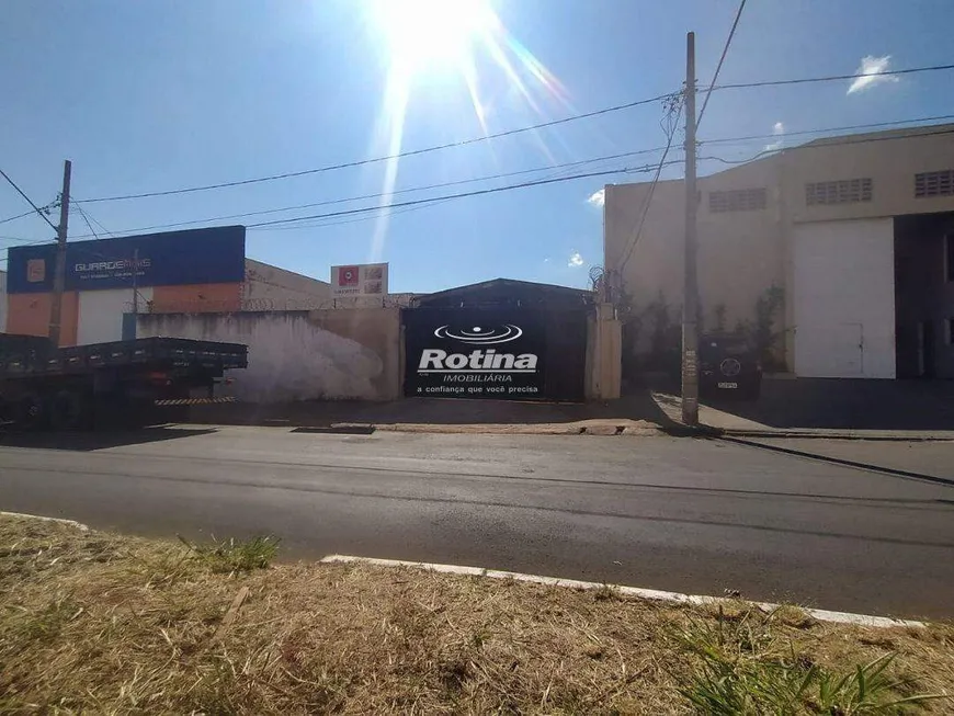 Foto 1 de Galpão/Depósito/Armazém com 2 Quartos para alugar, 300m² em Tibery, Uberlândia