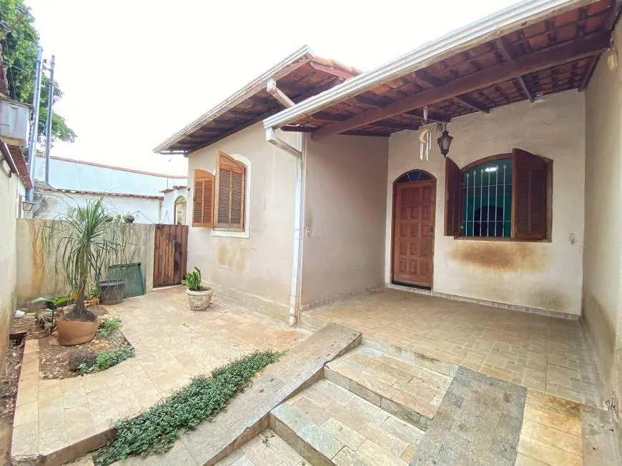 Foto 1 de Casa com 3 Quartos à venda, 220m² em Santa Mônica, Belo Horizonte