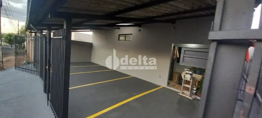 Foto 1 de Casa com 10 Quartos à venda, 325m² em Santa Mônica, Uberlândia