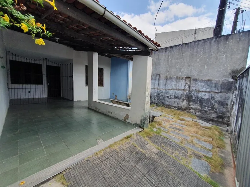 Foto 1 de Casa com 4 Quartos à venda, 285m² em Jóquei Clube, Fortaleza