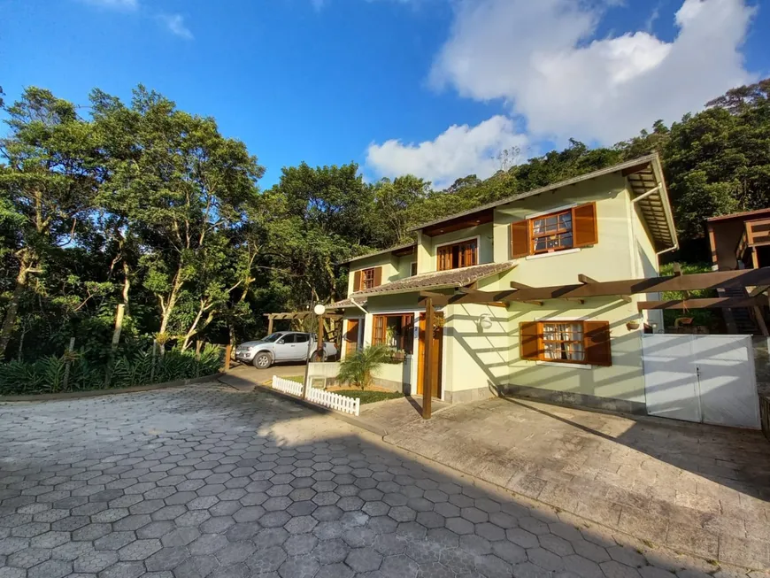 Foto 1 de Casa de Condomínio com 3 Quartos à venda, 150m² em Independência, Petrópolis