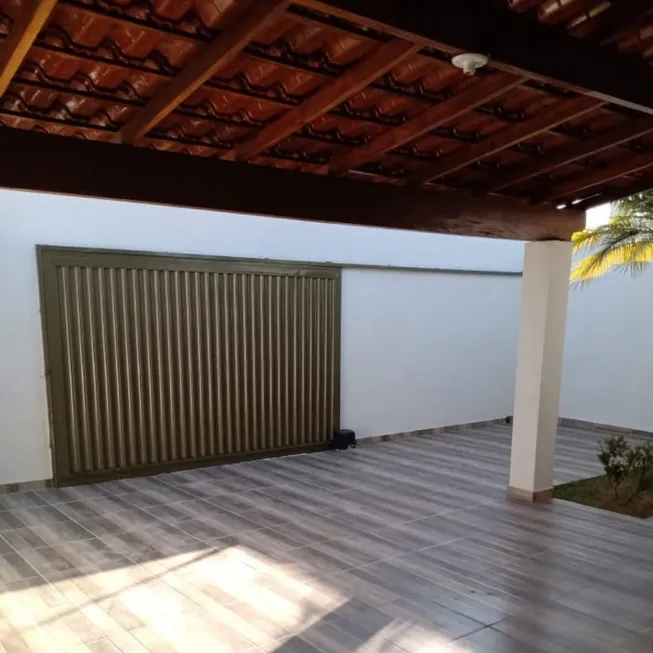 Foto 1 de Casa com 3 Quartos à venda, 160m² em Jardim Patrícia, Uberlândia