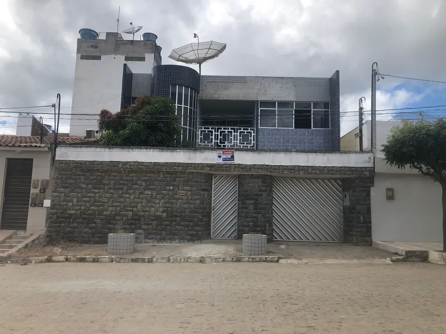 Foto 1 de Prédio Comercial com 6 Quartos à venda, 270m² em Malaquias Cardoso, Santa Cruz do Capibaribe