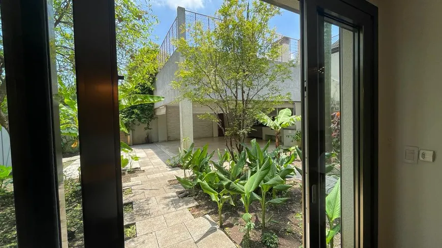 Foto 1 de Casa com 3 Quartos para venda ou aluguel, 348m² em Jardim Luzitânia, São Paulo