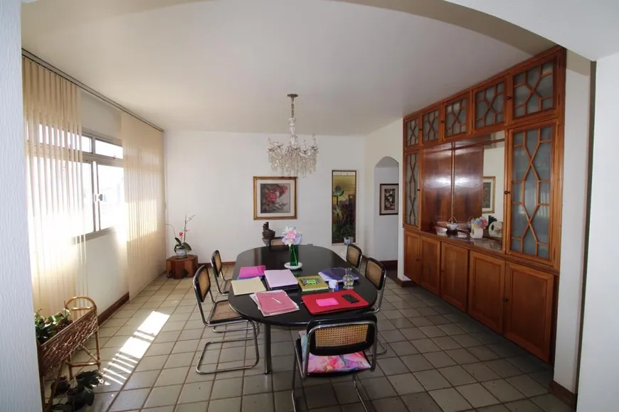 Foto 1 de Apartamento com 4 Quartos à venda, 332m² em Centro, Uberlândia
