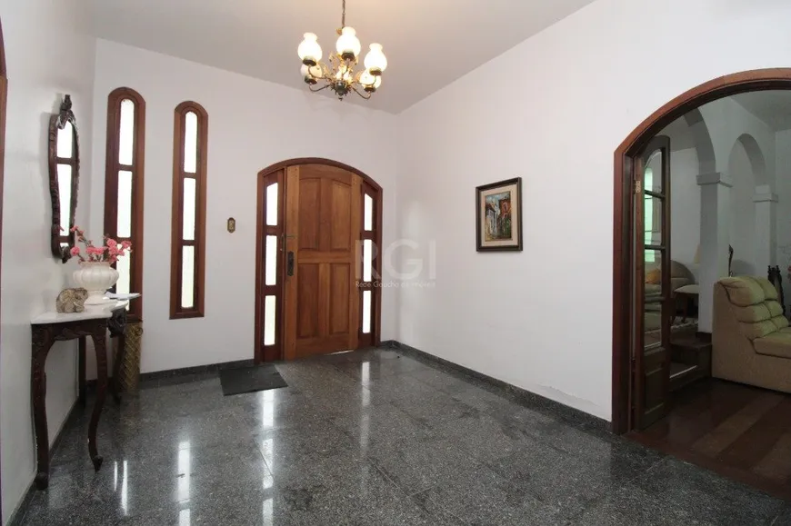Foto 1 de Casa com 6 Quartos à venda, 405m² em Chácara das Pedras, Porto Alegre