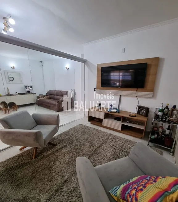 Foto 1 de Casa com 3 Quartos para venda ou aluguel, 250m² em Campo Grande, São Paulo