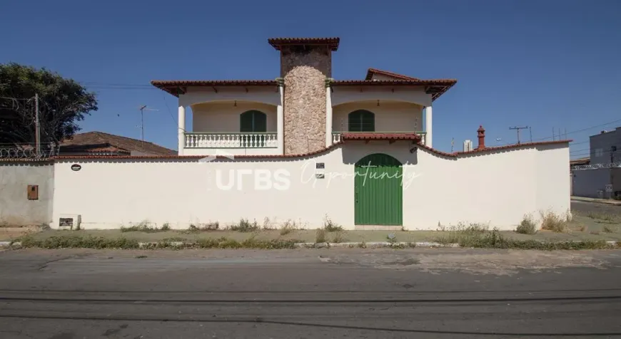 Foto 1 de Casa com 4 Quartos à venda, 490m² em Setor Coimbra, Goiânia